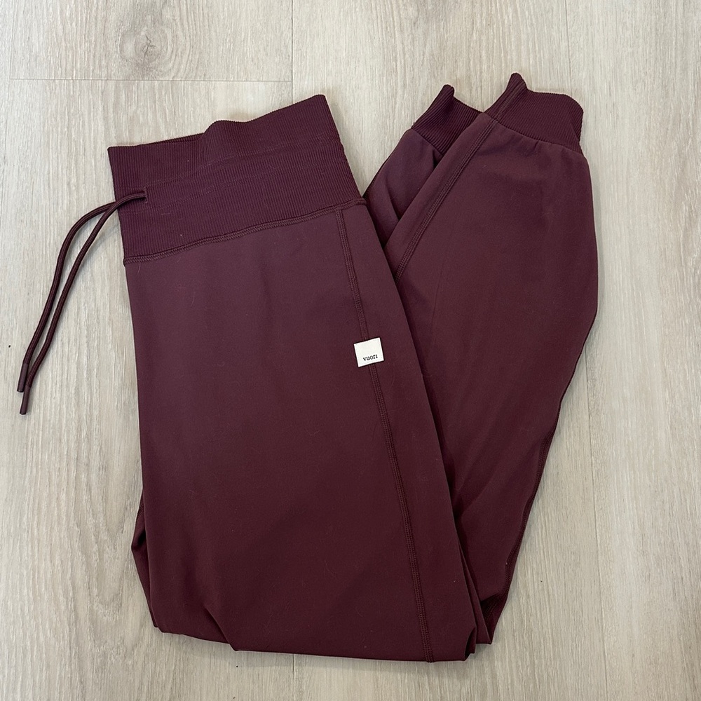 Vuori Burgundy/Maroon Joggers Size Small